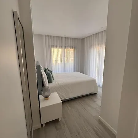 Stylish Near Oasis Apartman