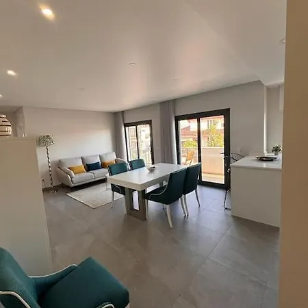 Stylish Near Oasis Apartman *