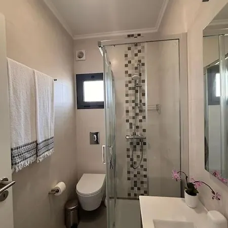 Stylish Near Oasis *