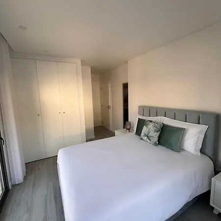 Stylish Near Oasis Apartment