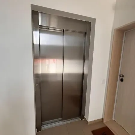 Stylish Near Oasis Apartment *