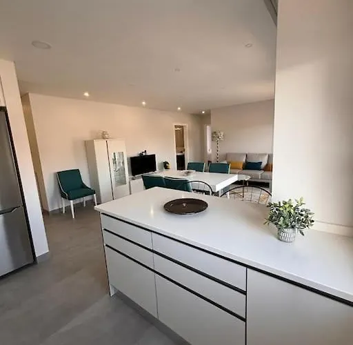 Stylish Near Oasis