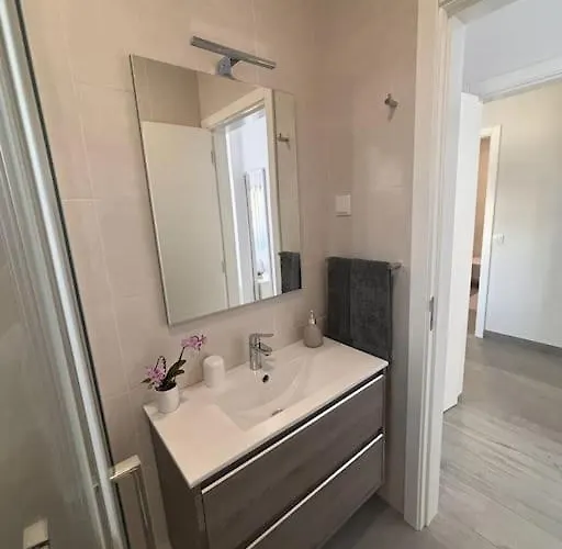 Stylish Near Oasis