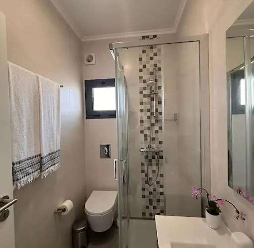 Stylish Near Oasis *